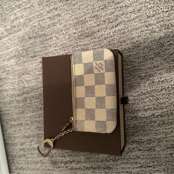 Louis Vuitton Handbags - Louis Vuitton 100% authentic key pouch